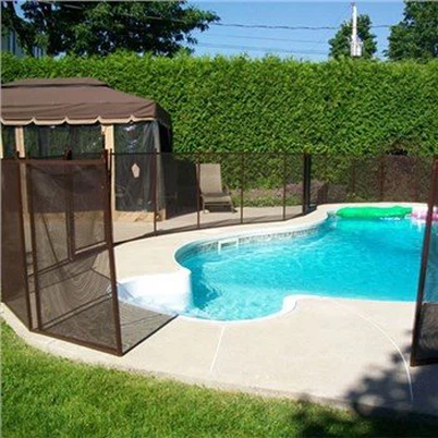 Valla de seguridad para piscina sobre el suelo
